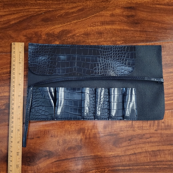 NIB casual tote bag with matching cosmetic holder wrap - Picture 7 of 7